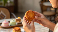 25 Mooncakes 2026 รวมคอลเล็กชันสุดพิเศษจากโรงแรมและร้านดังทั่วกรุงเทพฯ - Thestandard.co
